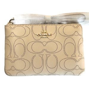NWT Coach Corner Zip Wristlet in Signature leather